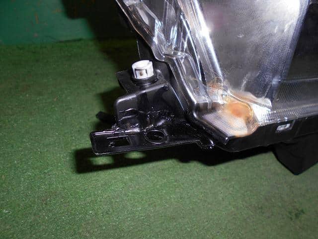 Right Headlight NISSAN Leaf_ 2012 ZAA-AZE0 — photo 3