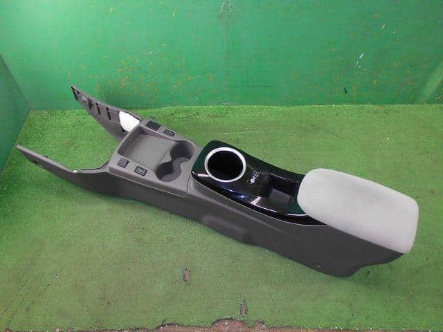 Console Box NISSAN Leaf_ 2012 ZAA-AZE0 — photo 1