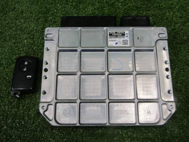 Engine Control Unit TOYOTA Avensis 2011 DBA-ZRT272 — photo 2