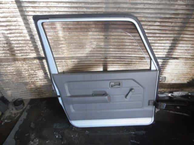 Front Left Door Assembly SUZUKI Jimny 1997 E-JA22W — photo 2