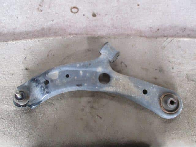 Front Right Lower Control Arm SUZUKI Solio 2012 DBA-MA15S 4520154M00 — photo 1