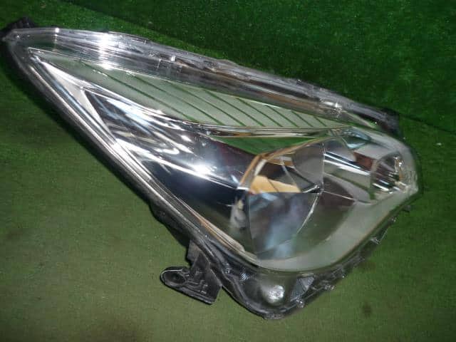 Right Headlight SUBARU Trezia DBA-NSP120X — photo 3