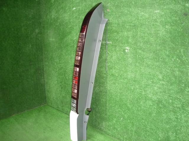 Left Tail Light HONDA Step Wagon 2003 UA-RF3 — photo 2