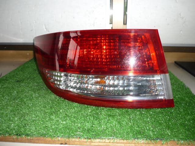 Left Tail Light HONDA Elysion 2004 DBA-RR3 — photo 1