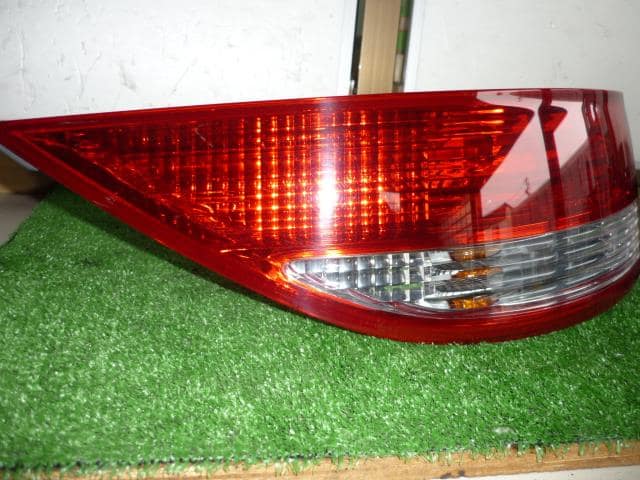 Left Tail Light HONDA Elysion 2004 DBA-RR3 — photo 3