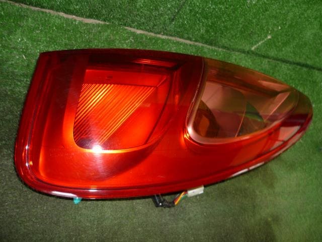 Left Tail Light SUBARU R2 2004 CBA-RC2 84201KG010 — photo 3