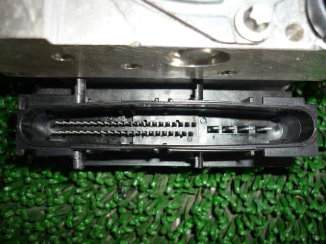 ABS Actuator SUBARU Exiga 2008 CBA-YA5 27594YC010 — photo 3