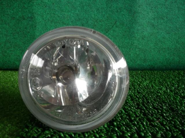 Right Fog Light TOYOTA Noah 2002 TA-AZR60 — photo 1