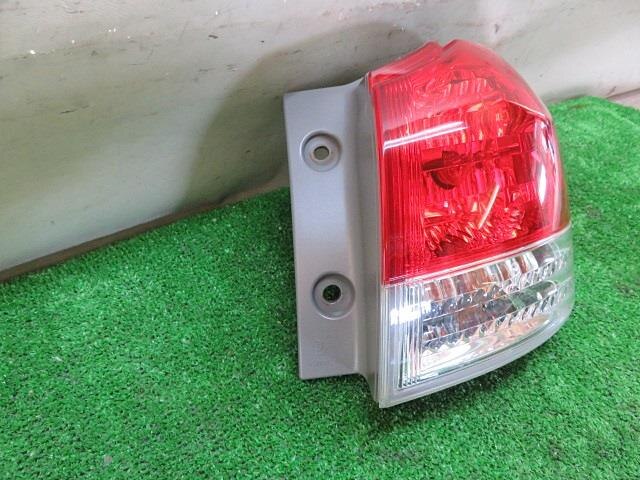 Left Tail Light TOYOTA Wish 2011 DBA-ZGE25 — photo 3