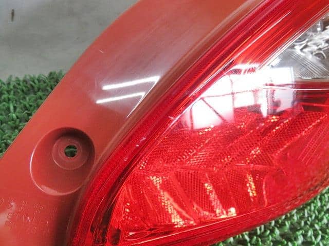 Right Tail Light MAZDA Demio 2009 DBA-DE3AS D65151150G — photo 2