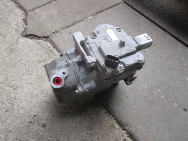 A/C Compressor TOYOTA Aqua 2012 DAA-NHP10 — photo 1