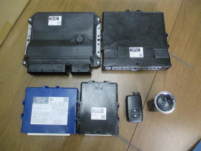 Engine Control Unit TOYOTA Prius 2009 DAA-ZVW30 — photo 1