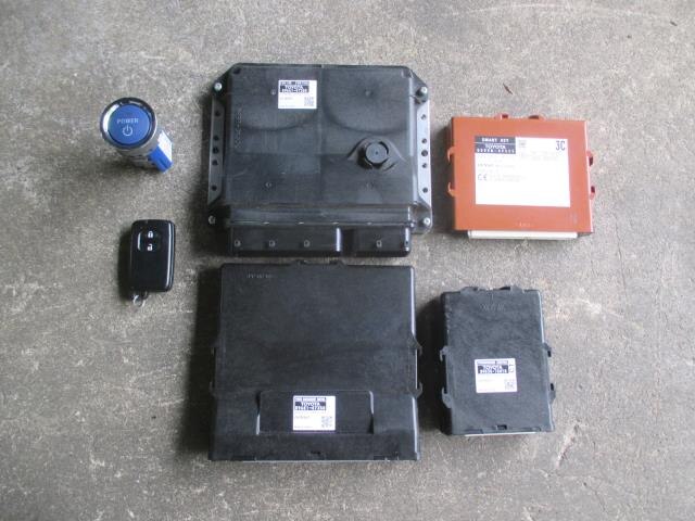 Engine Control Unit TOYOTA Prius Alpha 2012 DAA-ZVW41 — photo 1