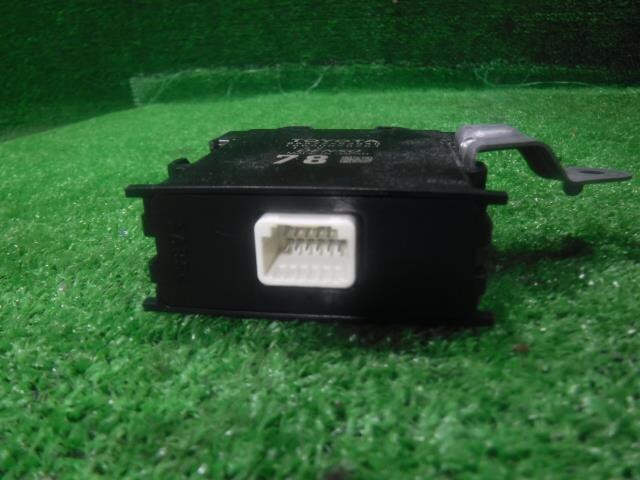Control Unit TOYOTA Sienta 2015 DAA-NHP170G — photo 2