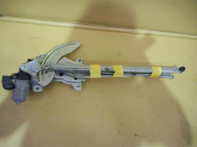 Front Right Door Regulator SUZUKI Swift 2007 DBA-ZD11S 8340163J60 — photo 2