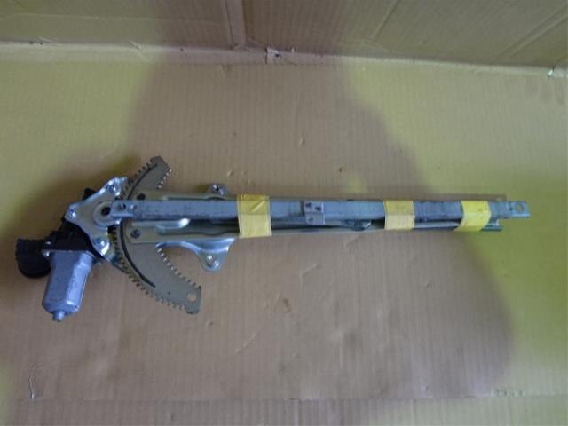 Front Right Door Regulator TOYOTA Passo 2012 DBA-KGC30 — photo 2
