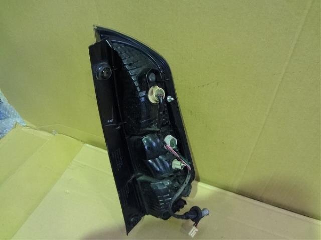 Left Tail Light TOYOTA Passo 2006 DBA-KGC10 — photo 2