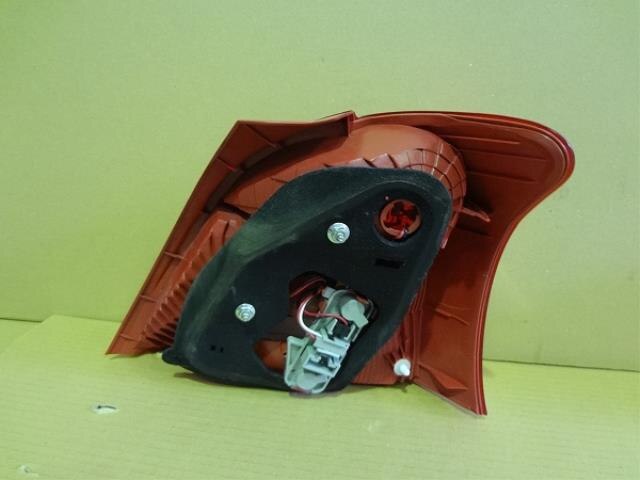 Left Tail Light TOYOTA Vitz 2006 DBA-KSP90 — photo 2