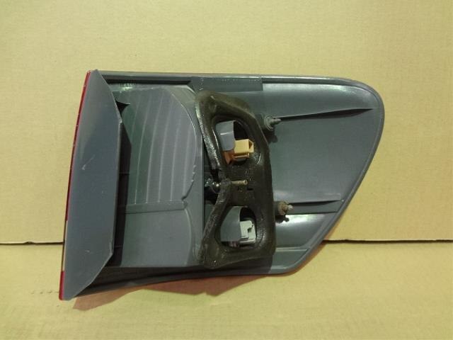 Left Tail Light TOYOTA Ipsum 2001 TA-ACM26 — photo 2