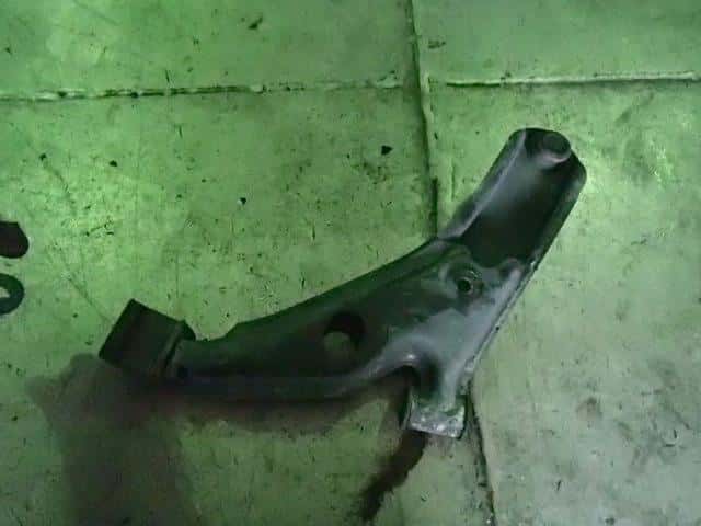 Front Right Lower Control Arm SUBARU Vivio 1996 E-KK3 20200KC000 — photo 2