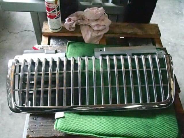 Radiator Grille SUBARU Vivio 1996 E-KK3 91065KC020 — photo 1