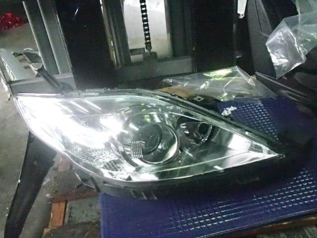 Right Headlight MAZDA Premacy 2010 DBA-CREW C291510K0C — photo 1