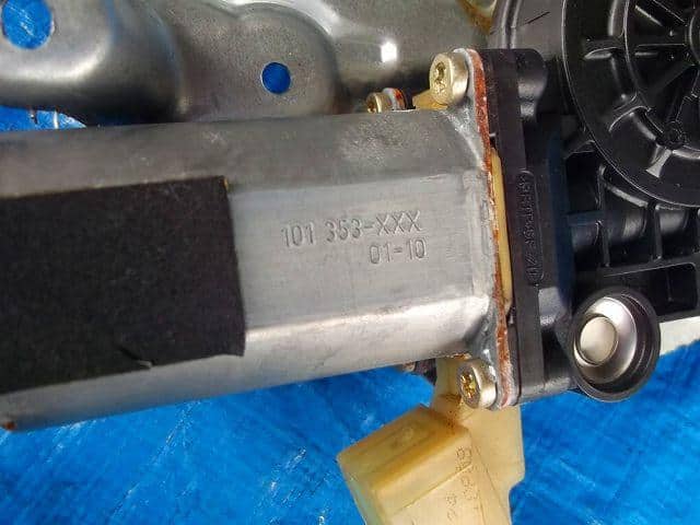 Front Left Door Regulator VOLVO Volvo 70 series 2002 TA-SB5244W — photo 3