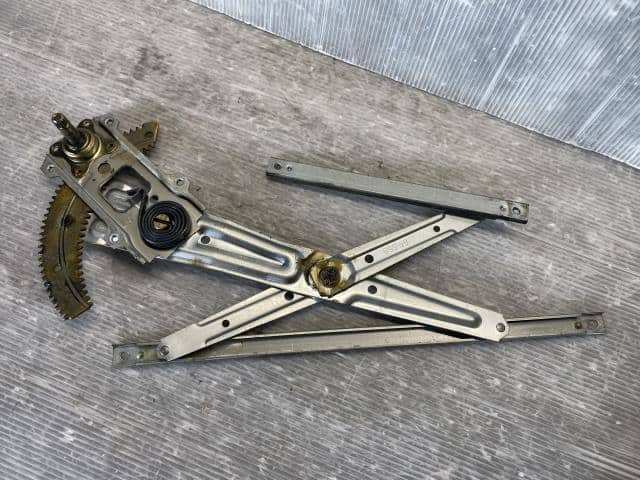 Front Left Door Regulator MITSUBISHI Minicab 2002 GD-U62 — photo 1