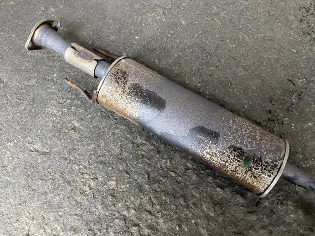 Exhaust Center Muffler NISSAN Note 2009 DBA-E11 — photo 2
