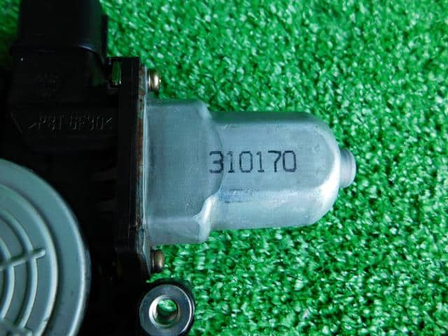 Front Right Door Regulator HONDA Life 2004 UA-JB5 — photo 3
