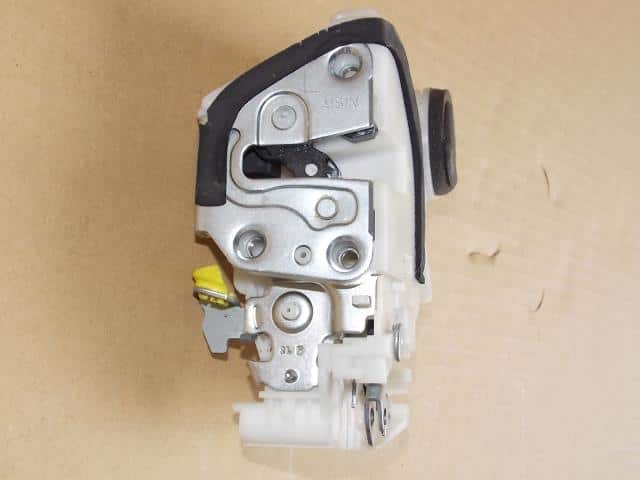 Door Lock Solenoid DAIHATSU Mira 2007 DBA-L275S — photo 3