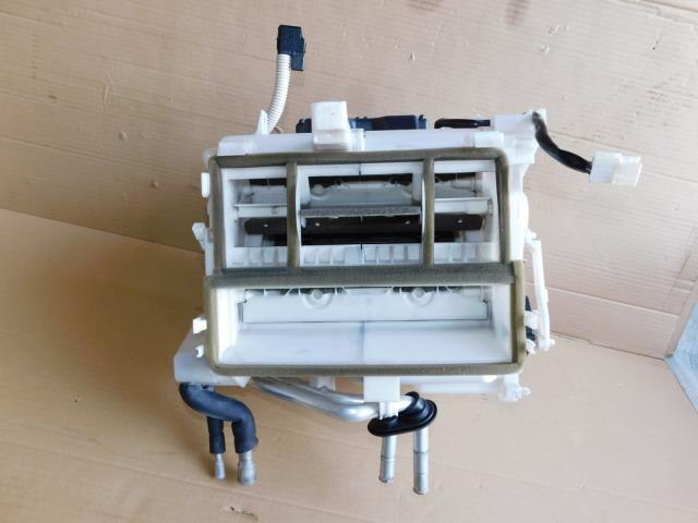 Air Conditioner Assembly TOYOTA Prius 2004 DAA-NHW20 — photo 4