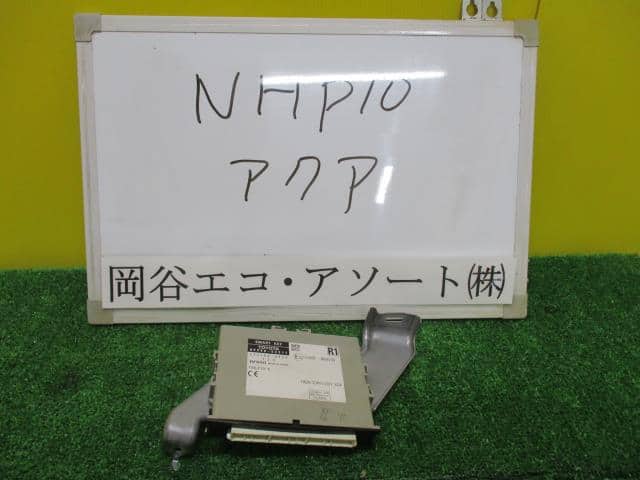 Control Unit TOYOTA Aqua 2013 DAA-NHP10 — photo 1