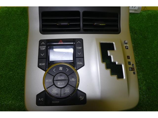 A/C Control Panel TOYOTA Noah 2010 DBA-ZRR75 — photo 3