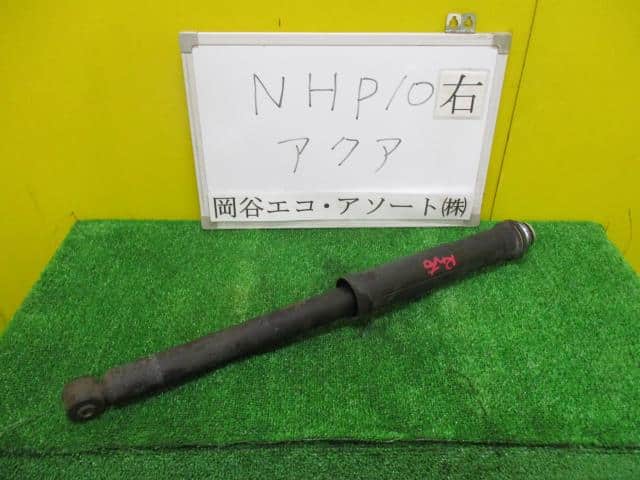 Rear Right Shock Absorber TOYOTA Aqua 2012 DAA-NHP10 — photo 1
