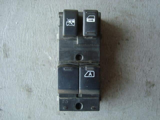 Power Window Switch NISSAN March 2002 UA-AK12 — photo 1