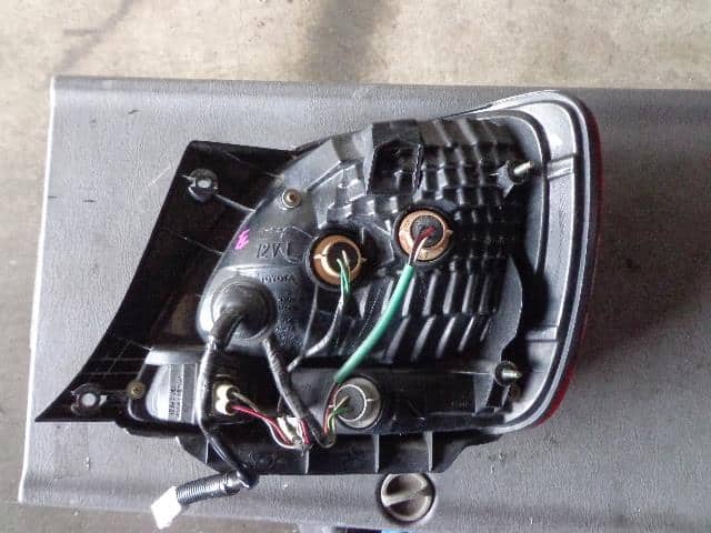 Left Tail Light TOYOTA Aristo 2003 GH-JZS161 — photo 3