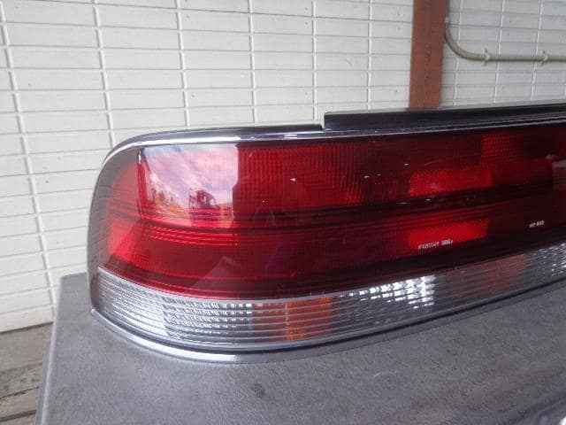 Left Tail Light TOYOTA Crown Majesta 1993 E-JZS149 30196 — photo 2