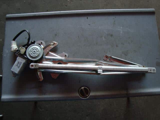 Front Right Door Regulator SUZUKI Chevrolet cruze 2003 LA-HR51S — photo 1