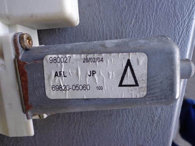 Front Left Door Regulator TOYOTA Avensis 2004 CBA-AZT250 — photo 3