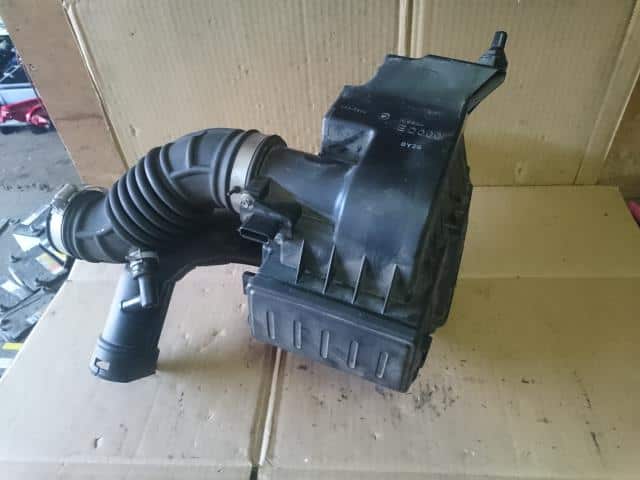 Air Cleaner Assembly NISSAN Cube 2008 DBA-NZ12 — photo 1