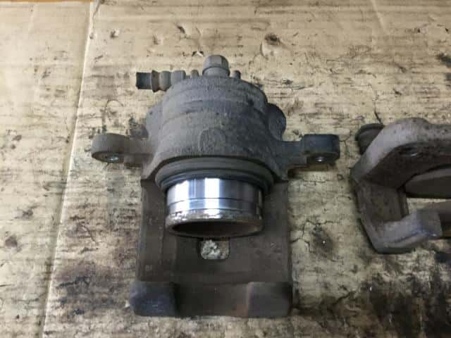 Front Left Caliper SUZUKI Solio 2011 DBA-MA15S 5510271L00999 — photo 2