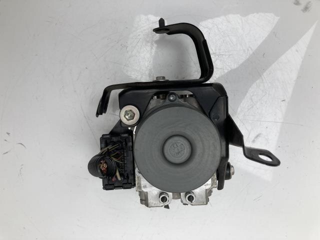 ABS Actuator TOYOTA Mark X 2012 DBA-GRX130 — photo 1
