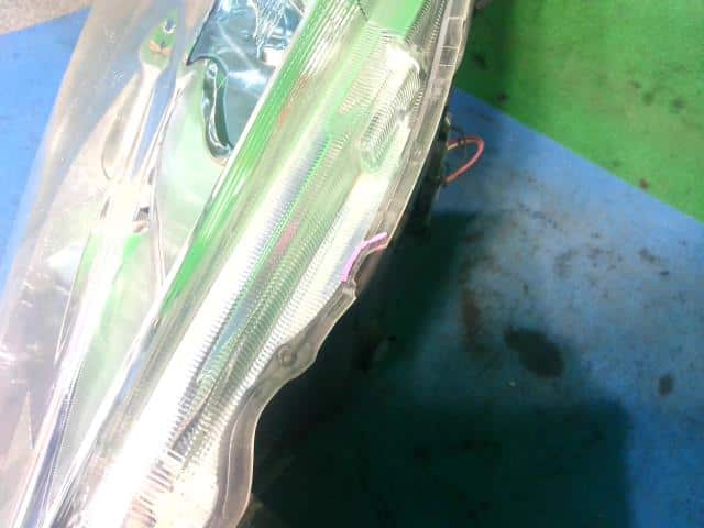 Right Headlight NISSAN Leaf_ 2012 ZAA-ZE0 — photo 3