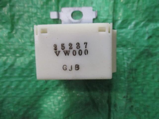Control Unit NISSAN Caravan Van 2009 ADF-VWME25 — photo 2