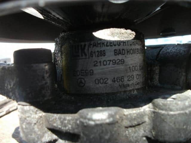 Power Steering Pump MERCEDES-BENZ Benz c class 1999 GF-202080 002 466 29 01 — photo 3