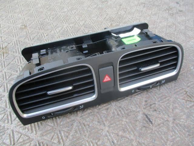 Interior Parts VOLKSWAGEN Golf 2012 DBA-1KCAX — photo 1