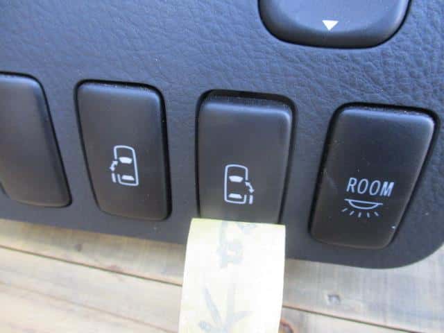 Switch TOYOTA Alphard 2004 TA-MNH10 — photo 3