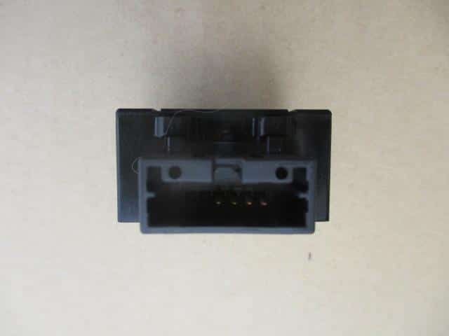 Switch NISSAN Serena 2005 CBA-C25 — photo 3