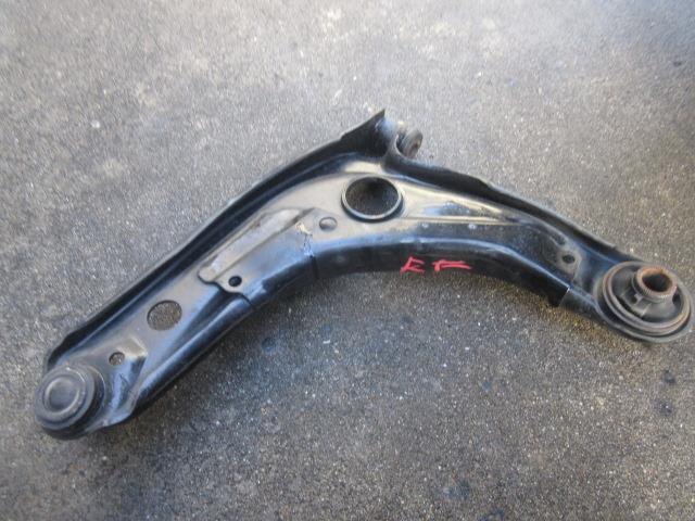 Front Right Lower Control Arm TOYOTA Vitz 2006 DBA-SCP90 — photo 2